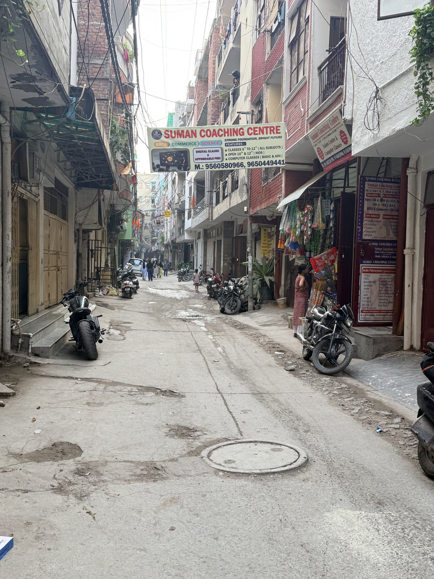 Suman Coaching Centre exterior near Tara Apartment in Tughlakabad Extension